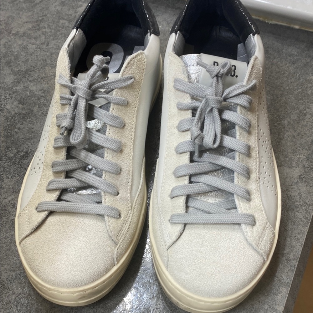 P448 White and Gray Sneakers with Vintage Aesthetic